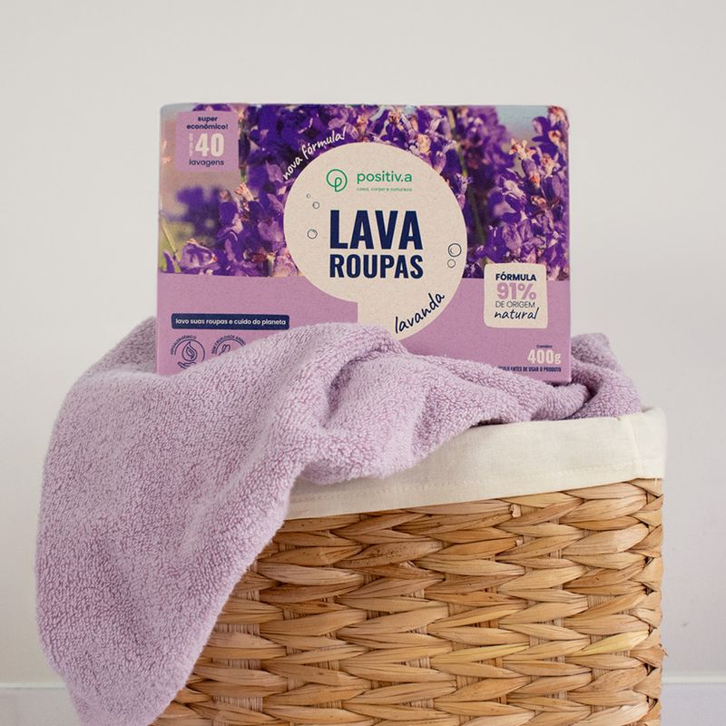 combo_lava_roupas_em_po_400g_ambientada_lavanda